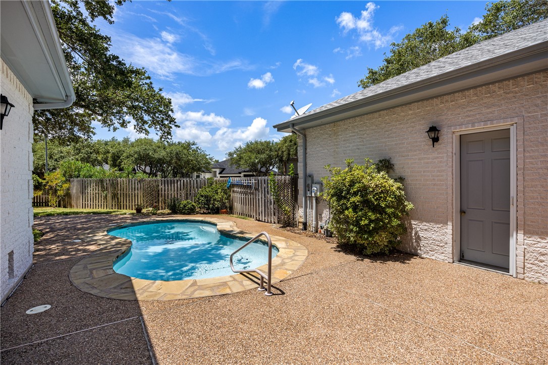 101 Bay Hills Dr Property Photo 5