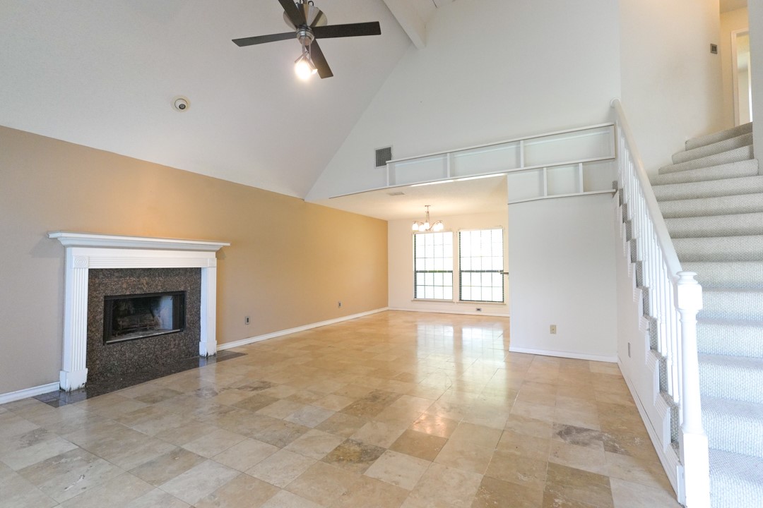 321 Long Point Dr Property Photo 4