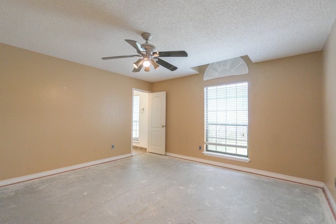 321 Long Point Dr Property Photo 8