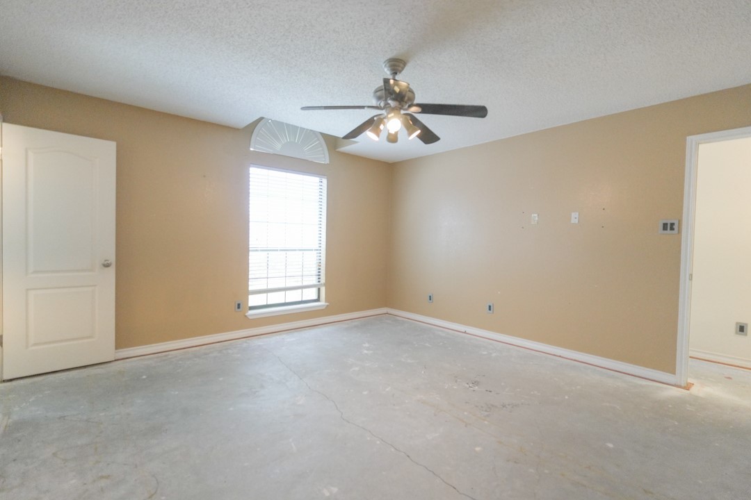 321 Long Point Dr Property Photo 9
