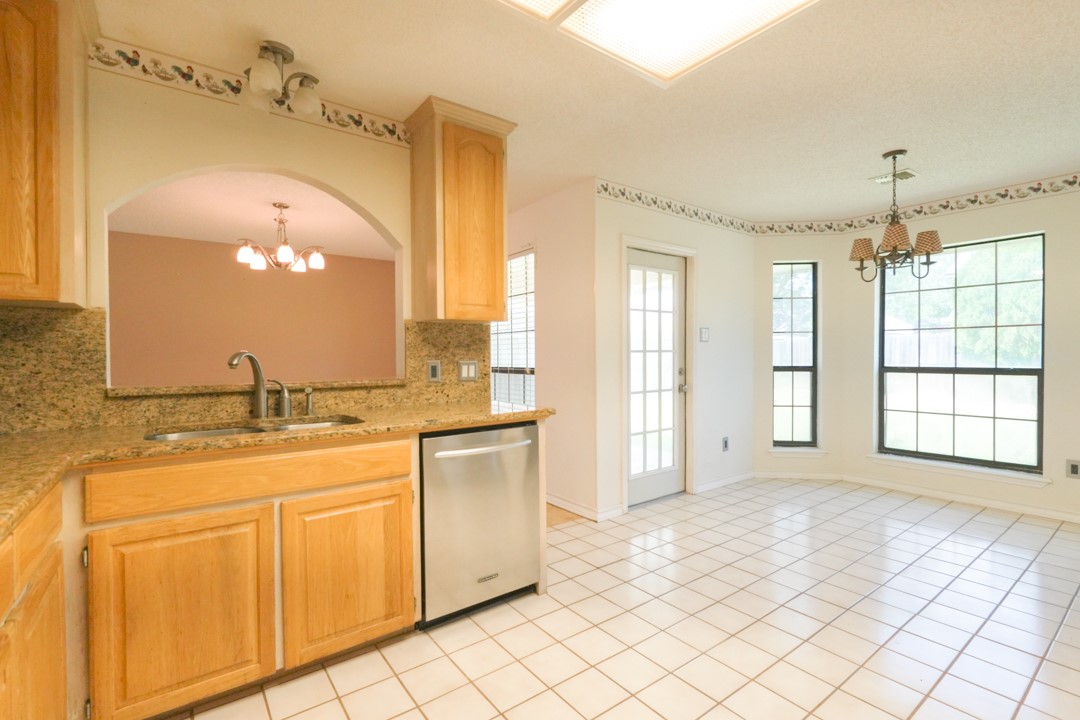 321 Long Point Dr Property Photo 16