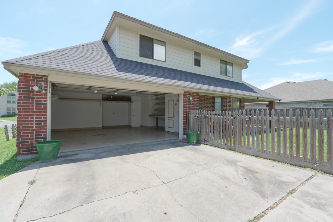 321 Long Point Dr Property Photo 35