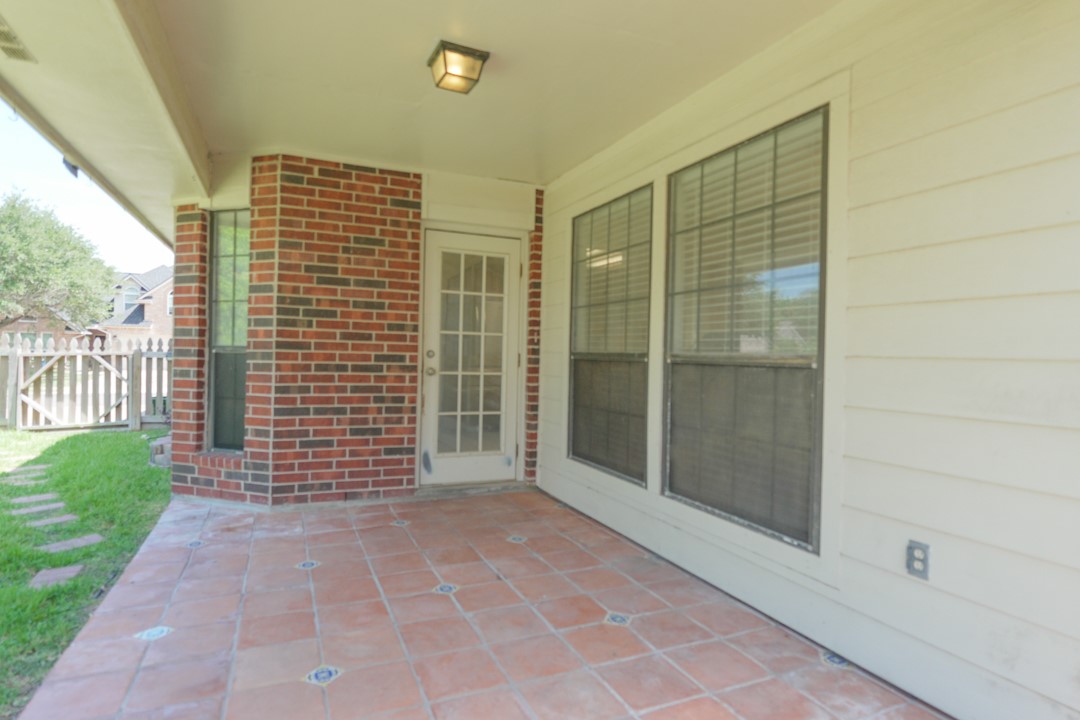 321 Long Point Dr Property Photo 36