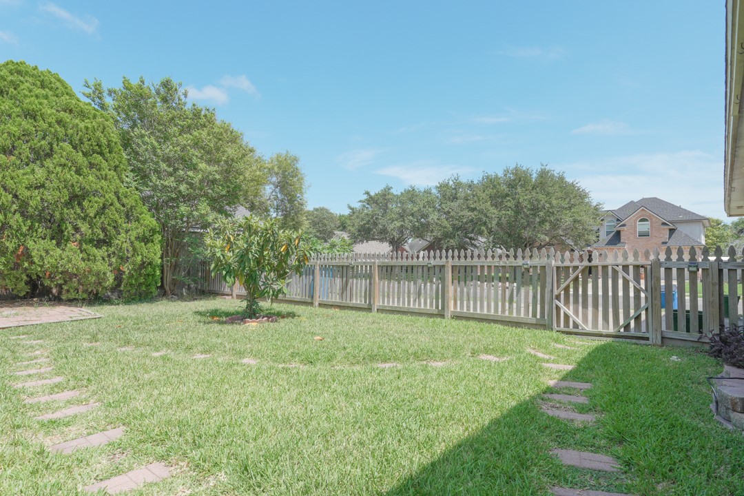 321 Long Point Dr Property Photo 39