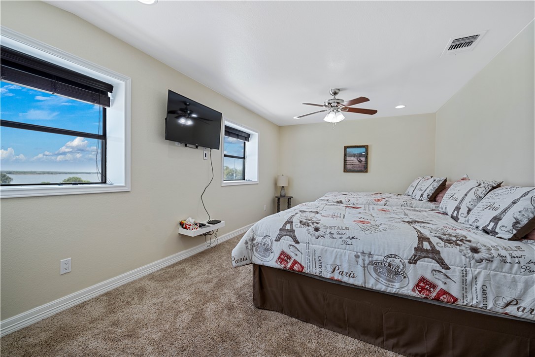 100 Breesport Dr Property Photo 7