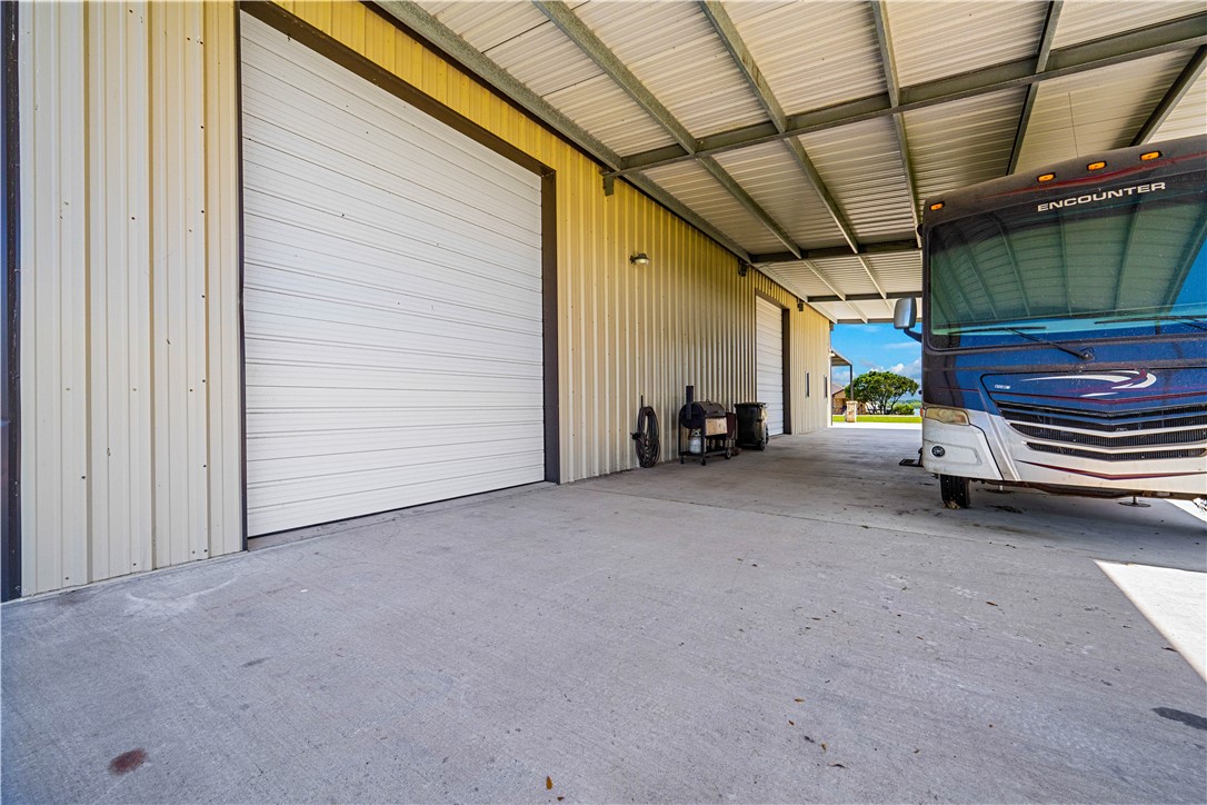 100 Breesport Dr Property Photo 16