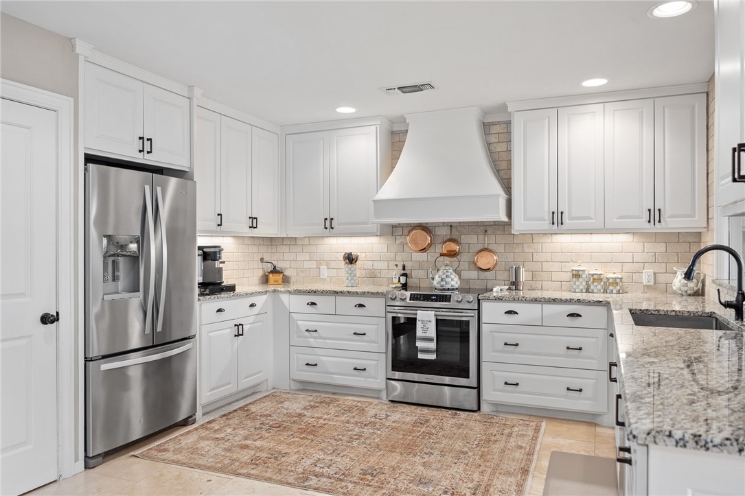 418 N Coronado Dr Property Photo 13