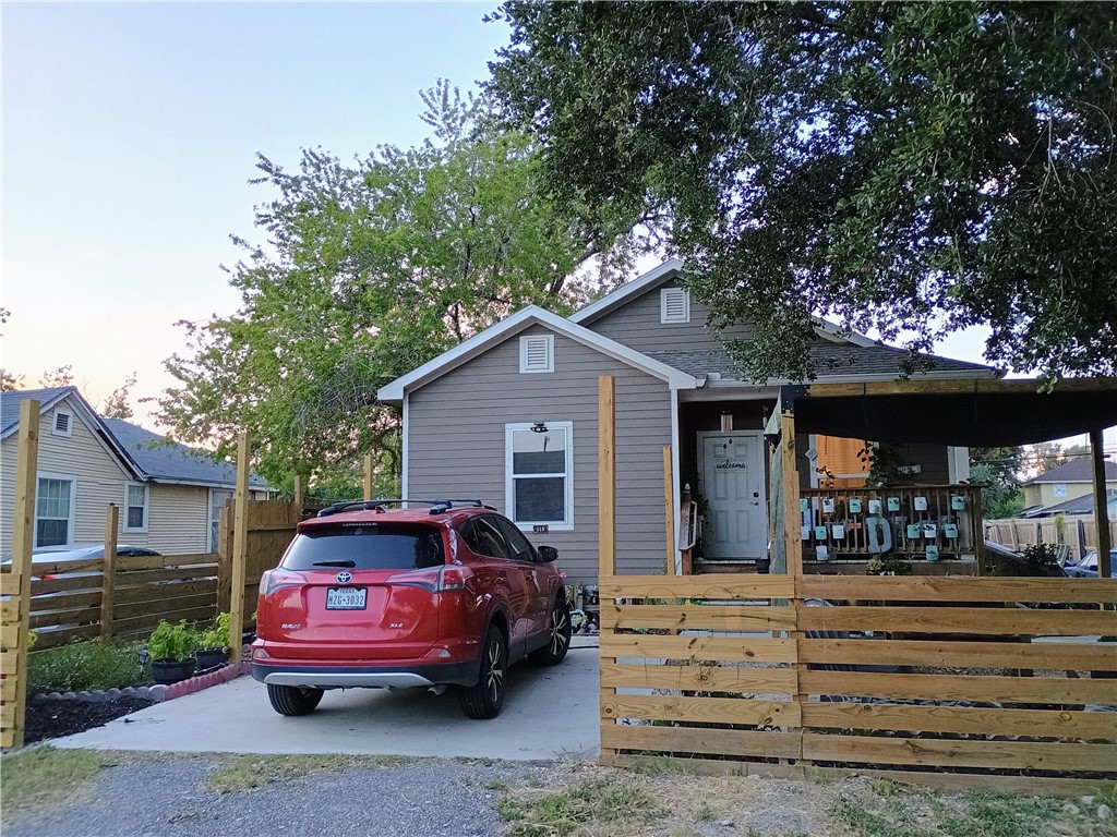 519 E Ave F Property Photo 1
