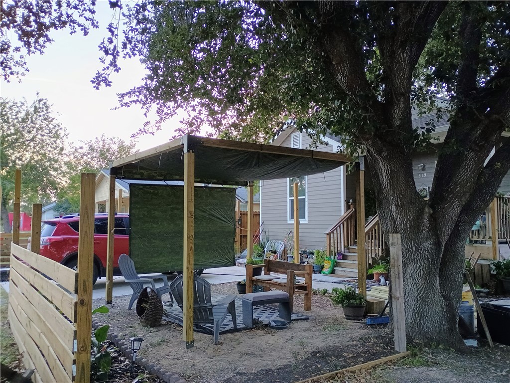 519 E Ave F Property Photo 3