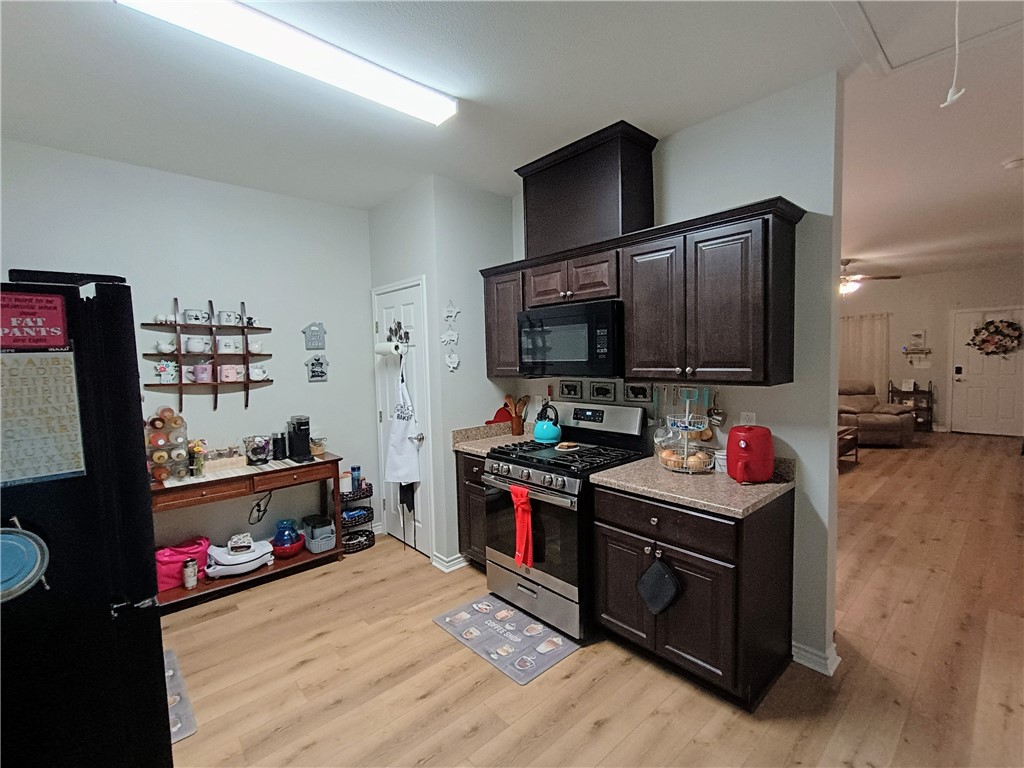 519 E Ave F Property Photo 21