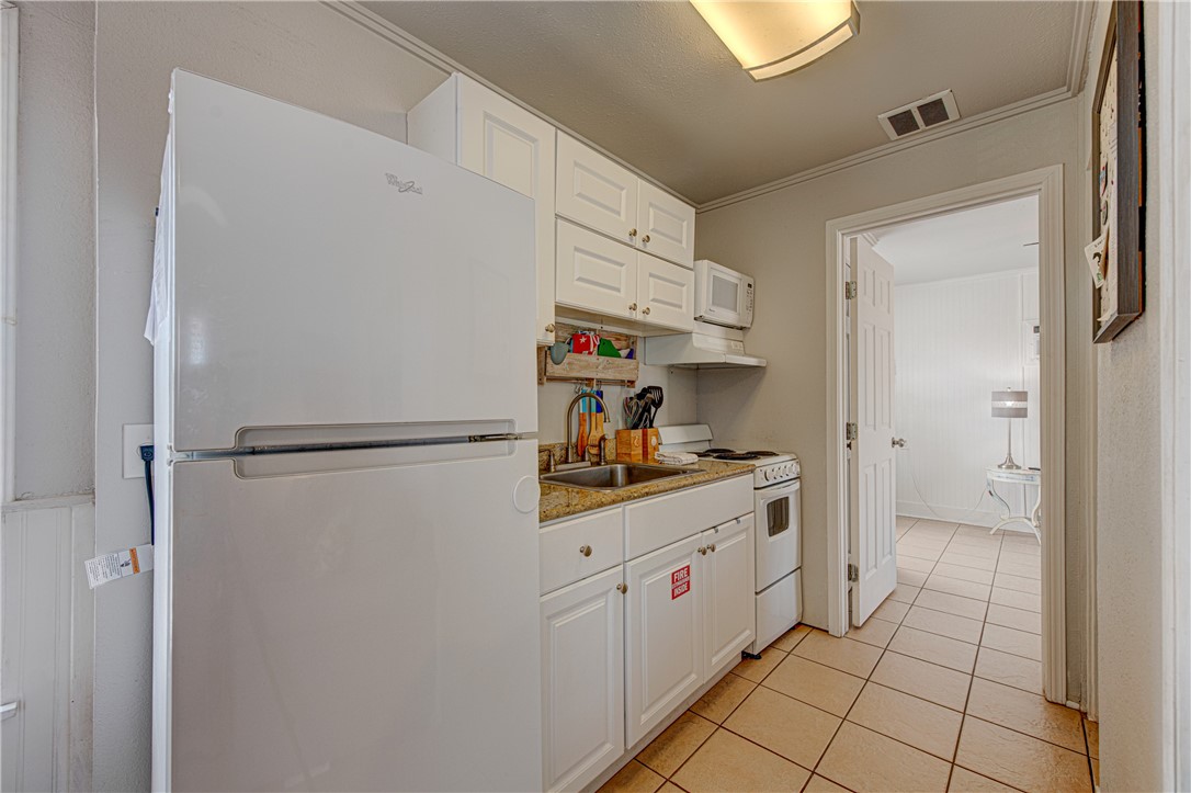 134 N Alister St Property Photo 8