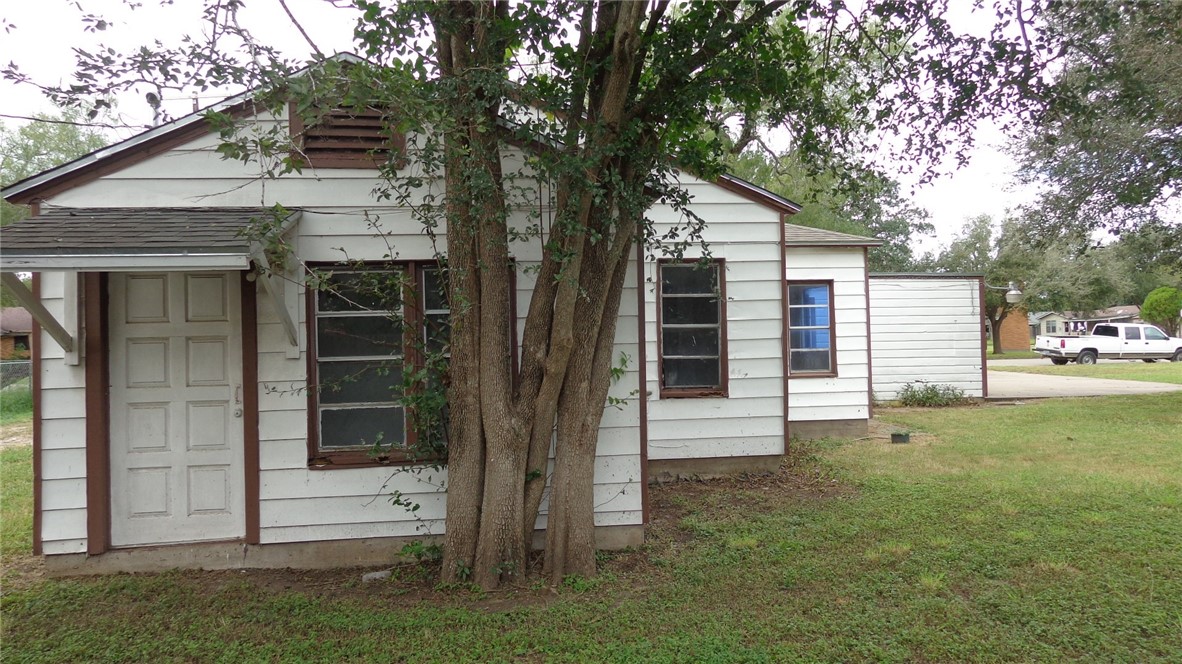810 S 10th St Property Photo 4