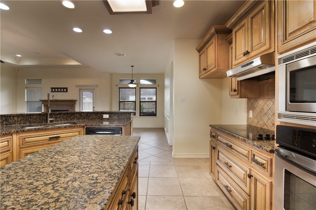6825 Old Square Dr Property Photo 15