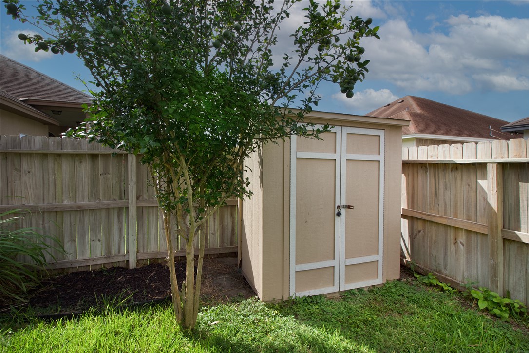 6825 Old Square Dr Property Photo 31