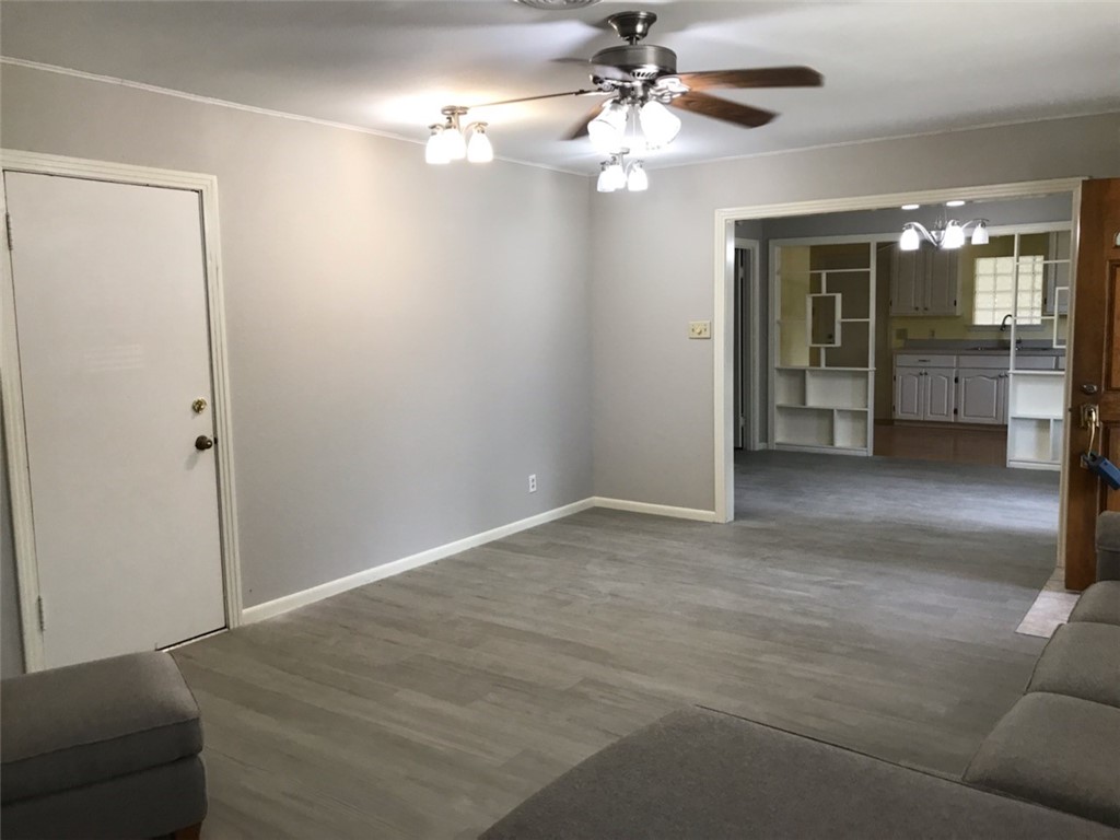 837 Rosedale Dr Property Photo 2