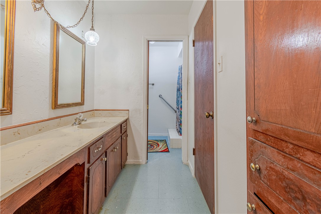 2406 Lakeview Dr Property Photo 21