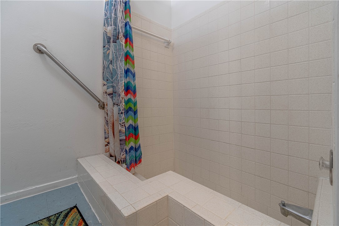 2406 Lakeview Dr Property Photo 22