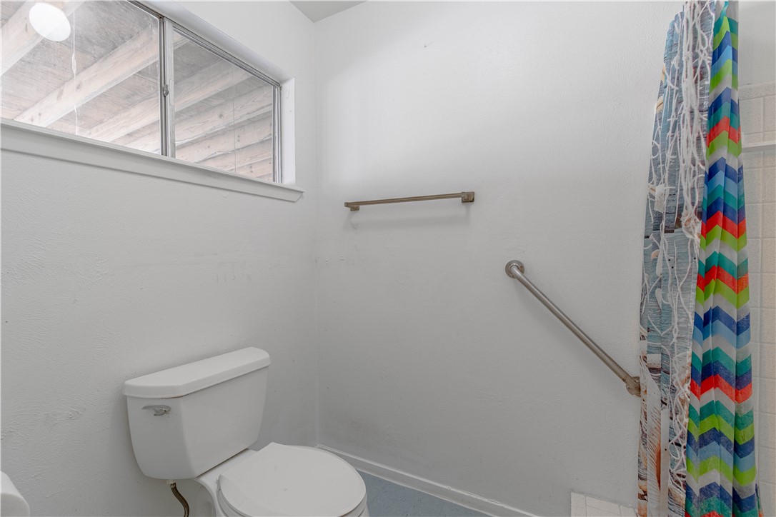 2406 Lakeview Dr Property Photo 23