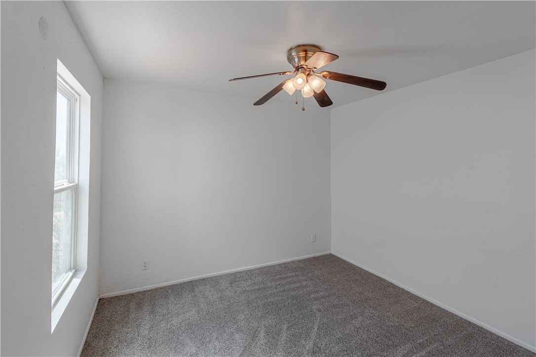 2406 Lakeview Dr Property Photo 28