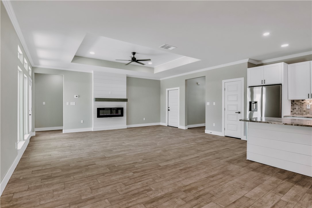 15638 Escapade St Property Photo 3