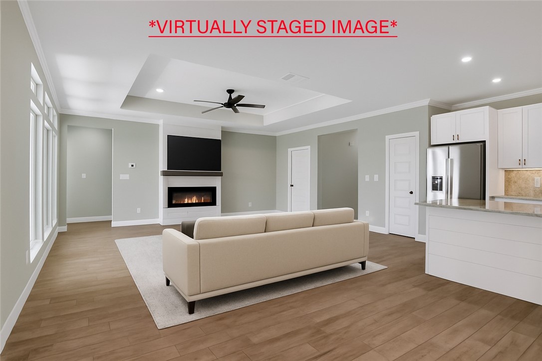15638 Escapade St Property Photo 4