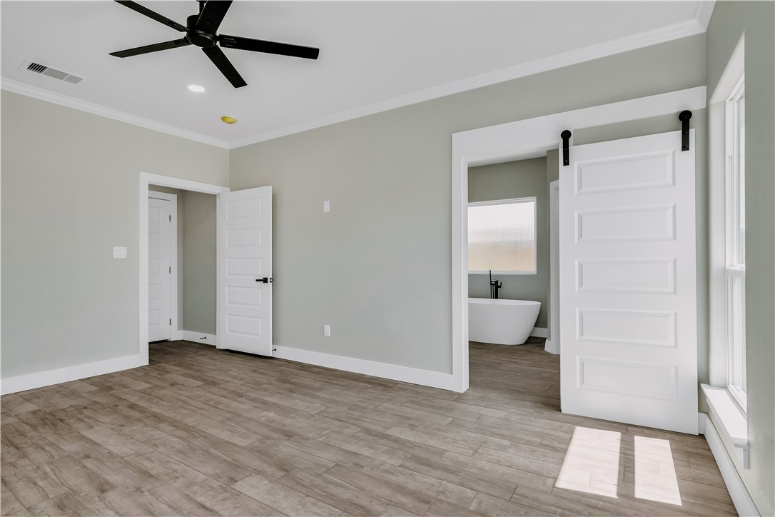 15638 Escapade St Property Photo 9