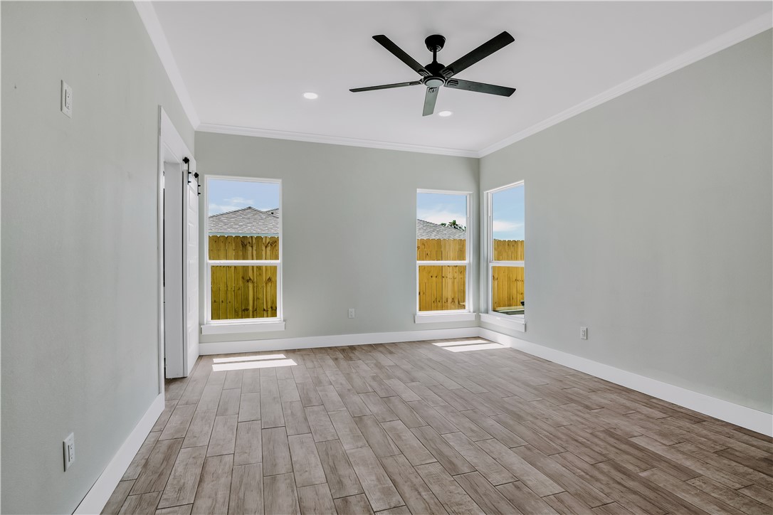 15638 Escapade St Property Photo 10