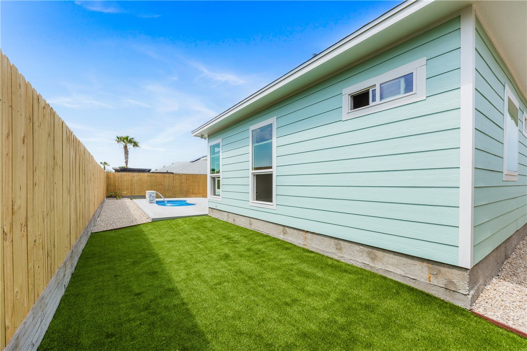 15638 Escapade St Property Photo 17