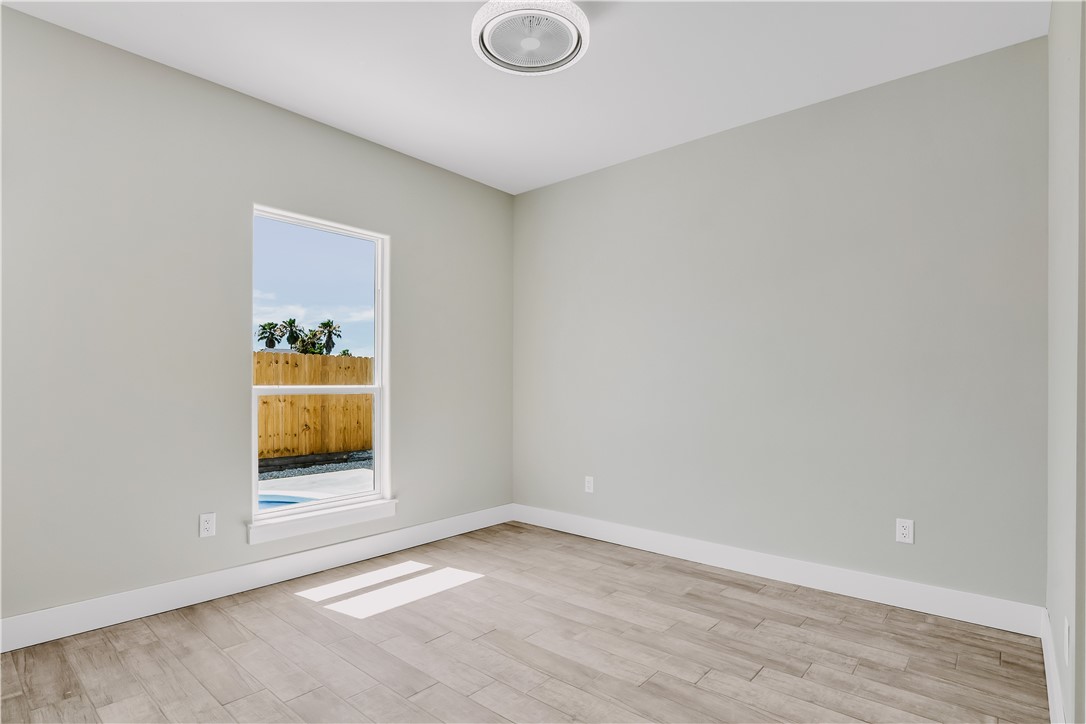 15638 Escapade St Property Photo 19