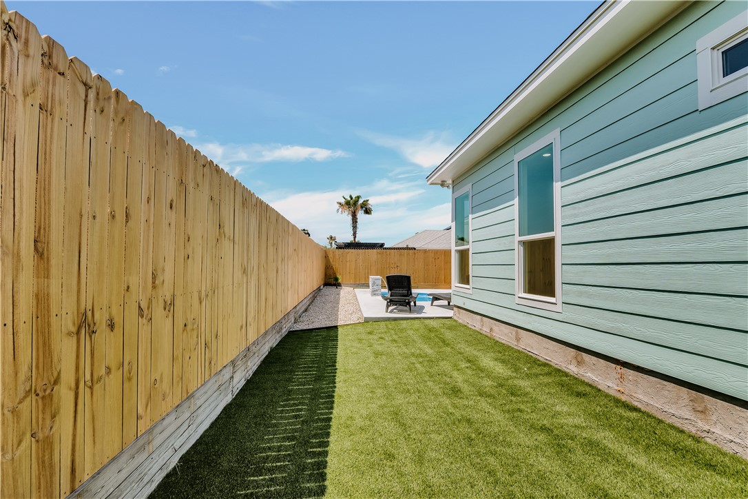 15638 Escapade St Property Photo 25