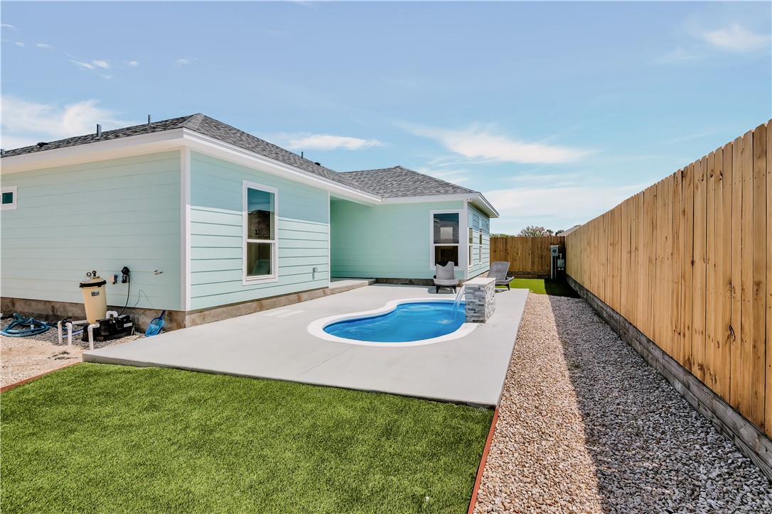 15638 Escapade St Property Photo 26