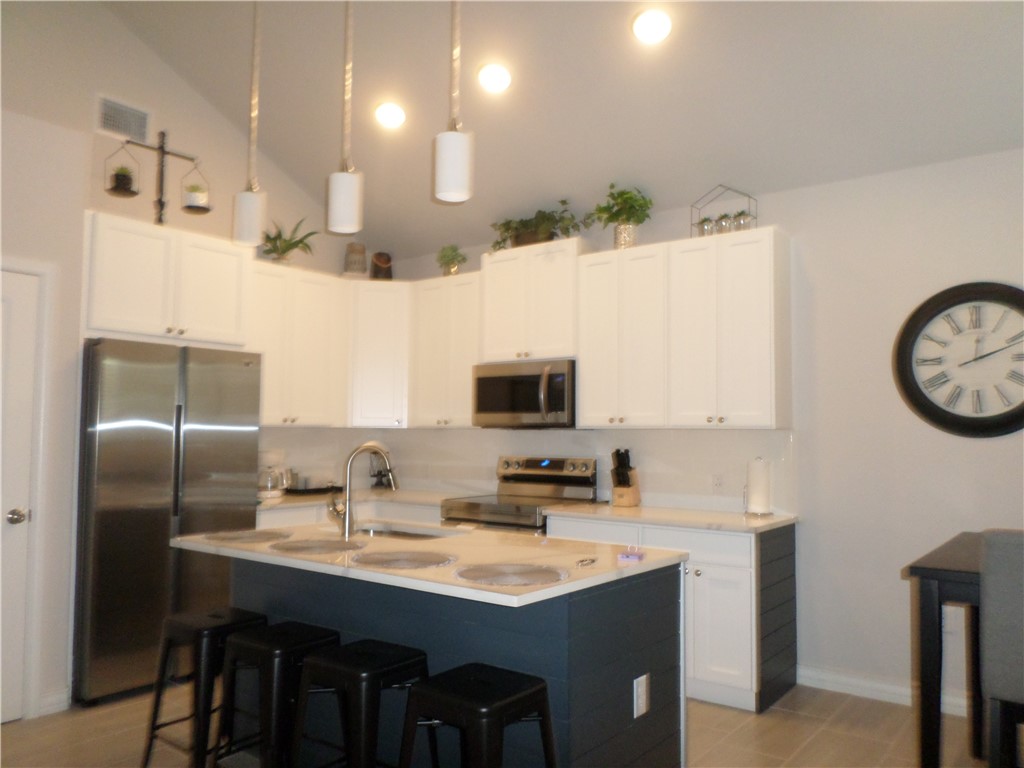 706 N Gagon St Property Photo 2