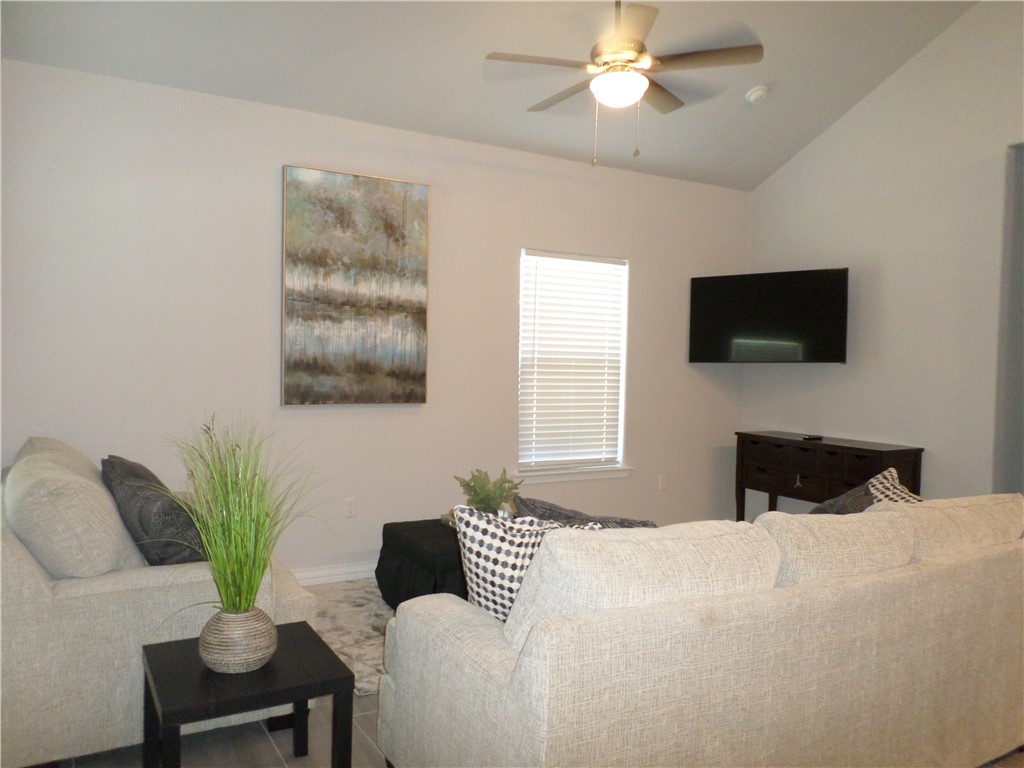 706 N Gagon St Property Photo 9