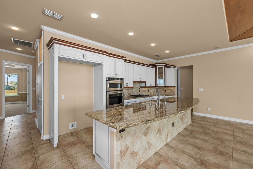 629 N Yturria St Property Photo 16