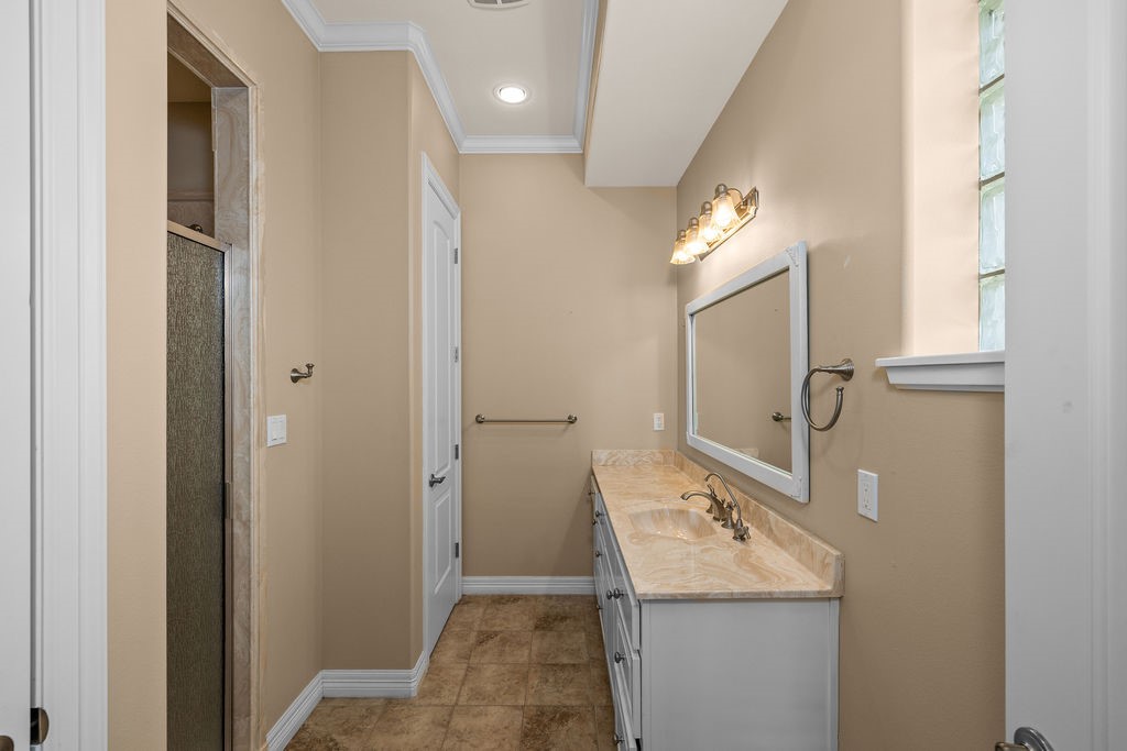 629 N Yturria St Property Photo 20