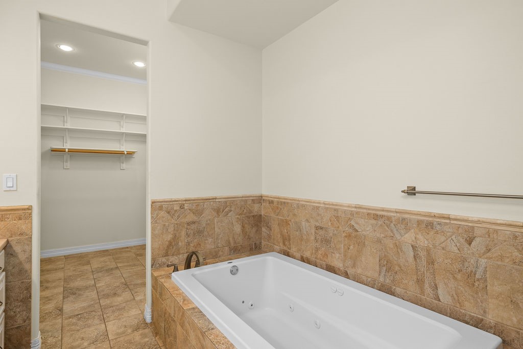 629 N Yturria St Property Photo 24