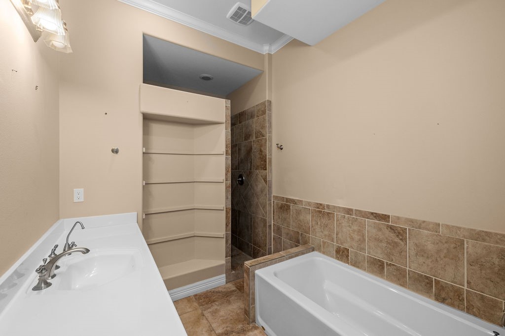 629 N Yturria St Property Photo 29