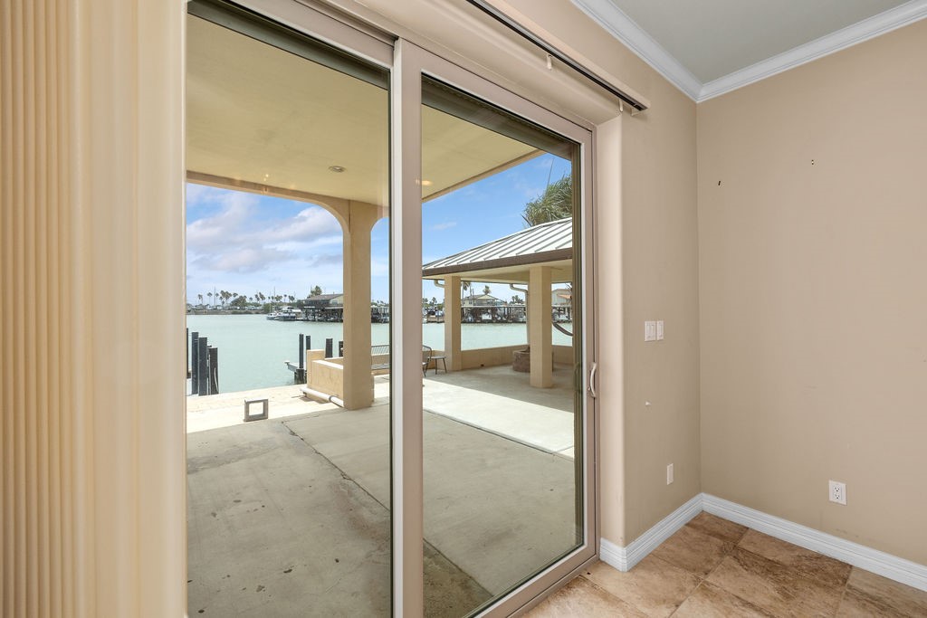 629 N Yturria St Property Photo 32
