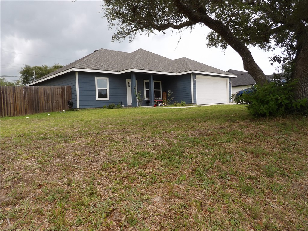 930 Redwood Ave Property Photo 2