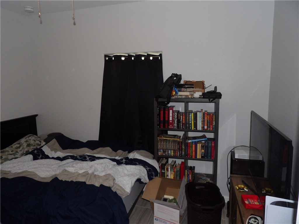 930 Redwood Ave Property Photo 10
