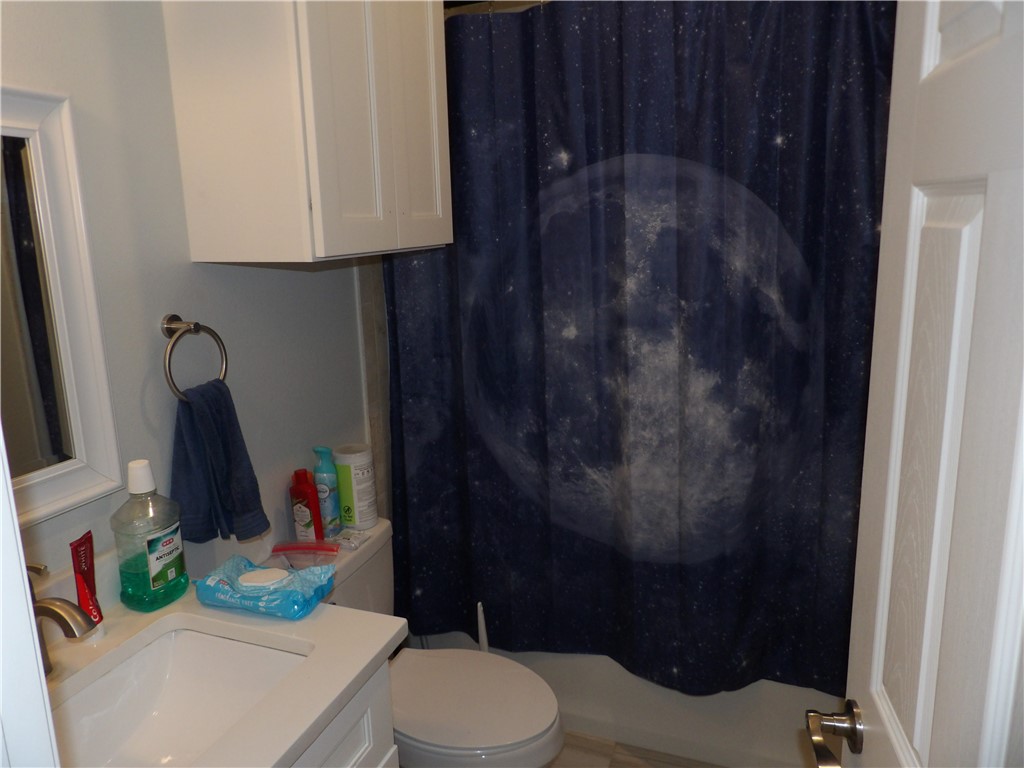 930 Redwood Ave Property Photo 11