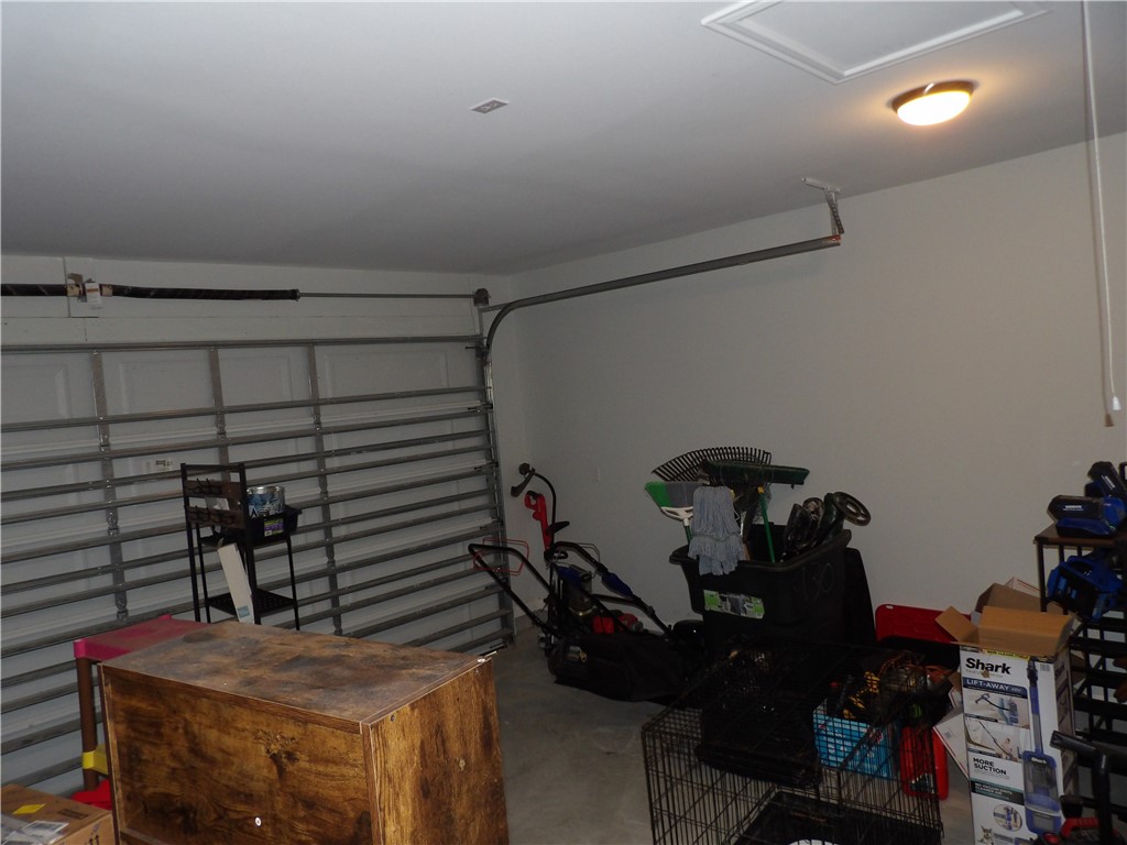 930 Redwood Ave Property Photo 14