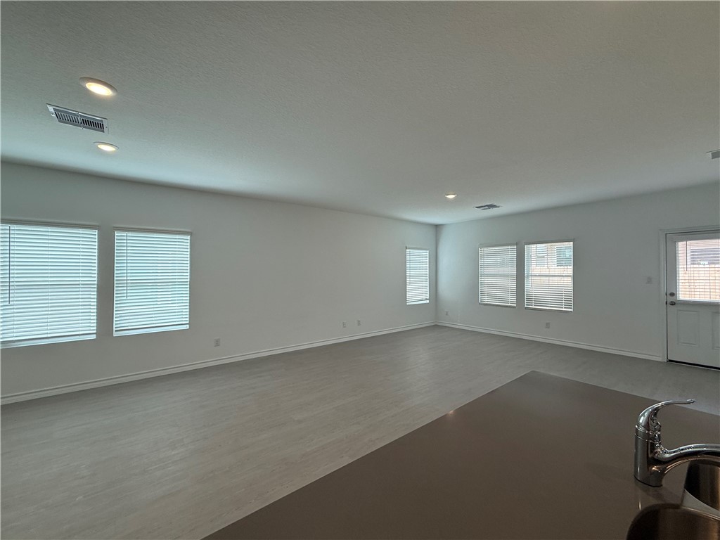 7925 Wonder Woman Dr Property Photo 4