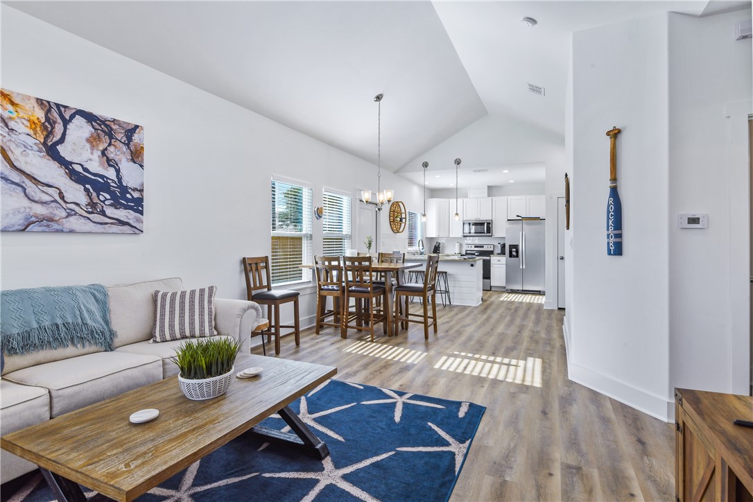 300 Rustic Oak Property Photo 3