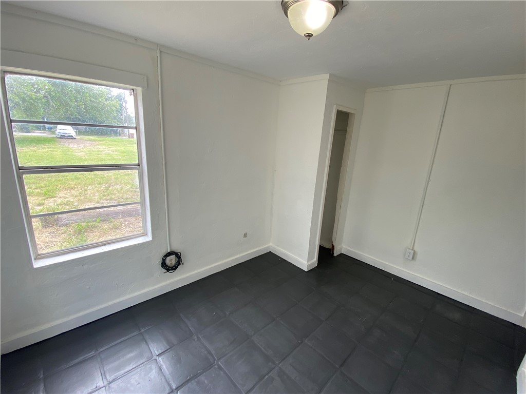 438 Scotland Dr Property Photo 8