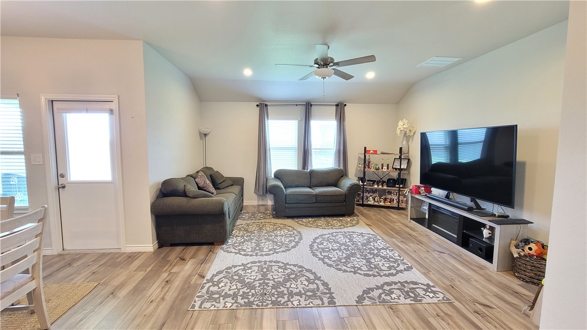 2765 Excelsior Blvd Property Photo 6