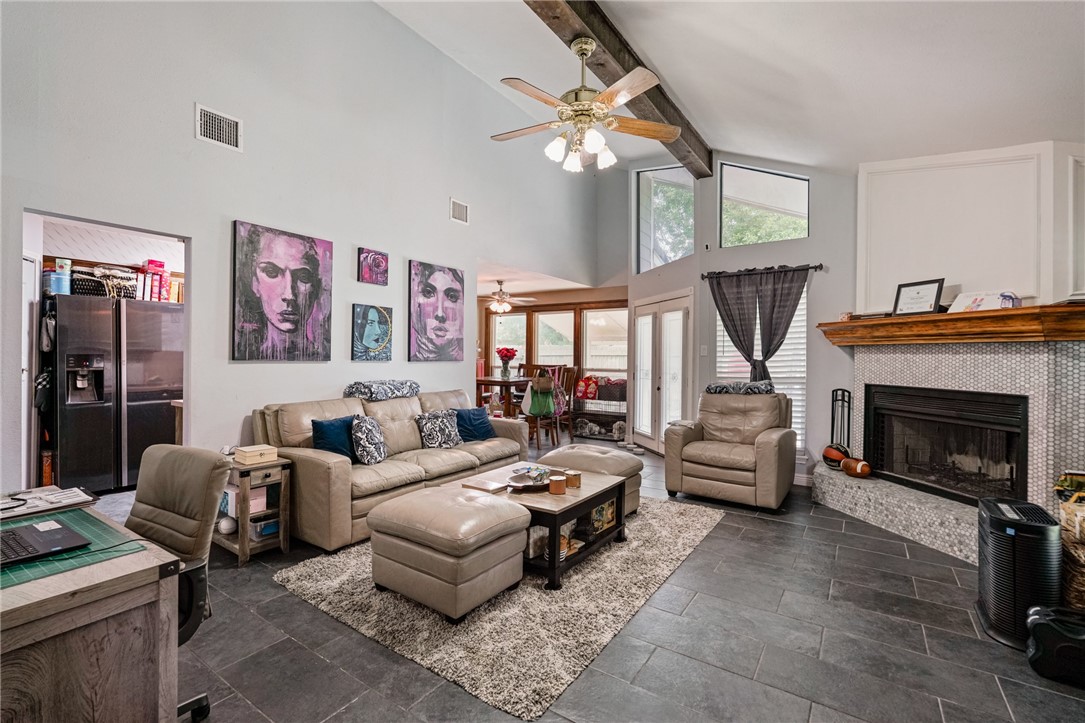 6906 Whalen Dr Property Photo 3