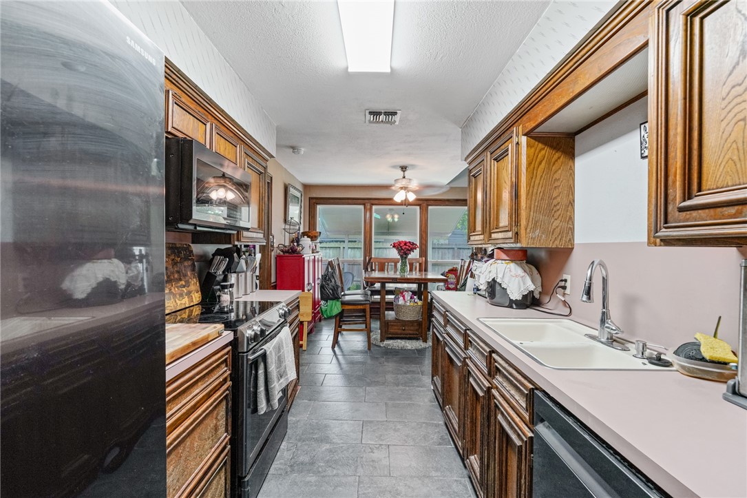 6906 Whalen Dr Property Photo 7