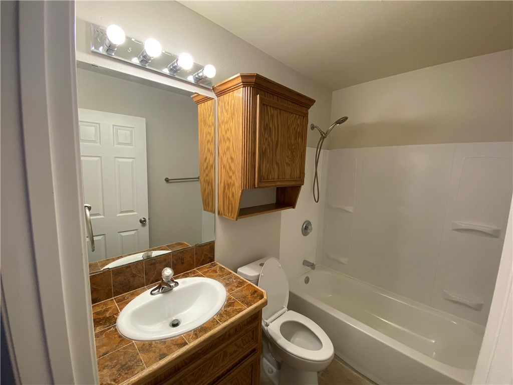 913 Strom Property Photo 11