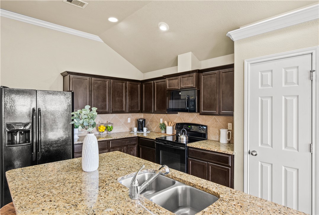 3013 Masterson Dr Property Photo 4